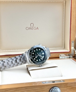 omega seamaster diver 300m dial green 42mm