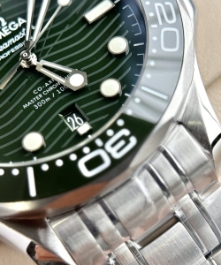 omega seamaster diver 300m dial green 42mm