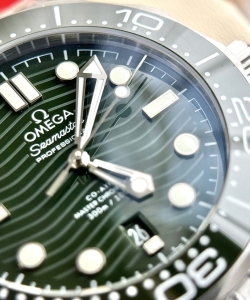 omega seamaster diver 300m dial green 42mm