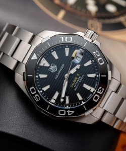 tag heuer aquarace black dial motif raye 43mm