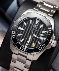 tag heuer aquarace black dial motif raye 43mm
