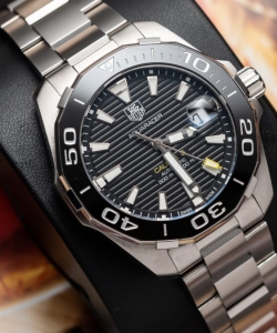 tag heuer aquarace black dial motif raye 43mm