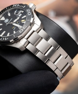 tag heuer aquarace black dial motif raye 43mm