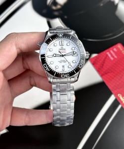 omegaseamaster diver 300m white dial 42mm