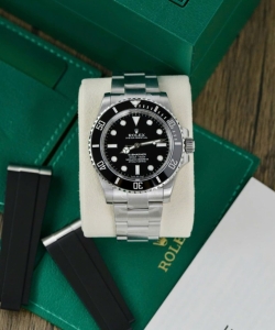 Rolex submariner no date 114060 black dial 40mm