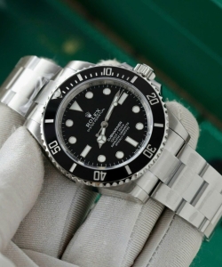 Rolex submariner no date 114060 black dial 40mm