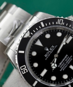 Rolex submariner no date 114060 black dial 40mm