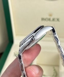 Rolex oyster perpetual 126000 green dial 36mm