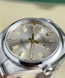 Rolex watch oyster perpetual 126000 silver dial 36mm