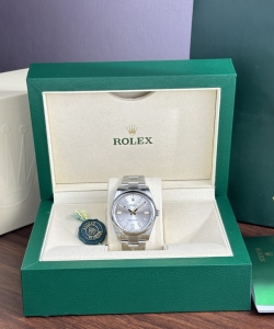 Rolex oyster perpetual 124300 silver dial 41mm