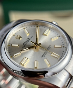 Rolex oyster perpetual 124300 silver dial 41mm