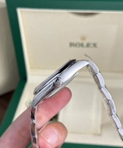 Rolex oyster perpetual 124300 silver dial 41mm