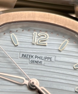 Patek Philippe nautilus 7118 gold wrapped white dial 35.2mm