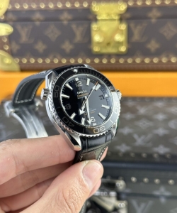 omega seamaster planet ocean black dial 39.5mm