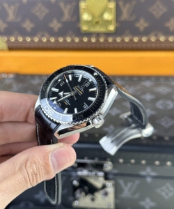 omega seamaster planet ocean black dial 39.5mm