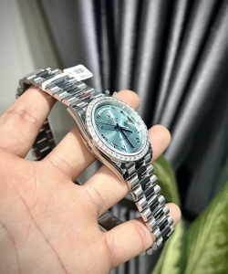 Rolex day-date ice blue dial number pile arabic 40mm