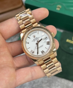 Rolex day-date 228235 rose gold white dial v2 40mm