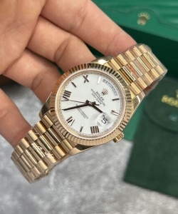 Rolex day-date 228235 rose gold white dial v2 40mm