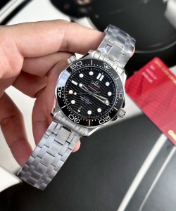 omega seamaster diver 300m co-axial black dial 42mm