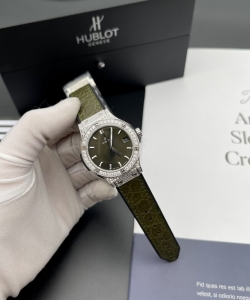 hublot classic fusion womens green dial 33mm