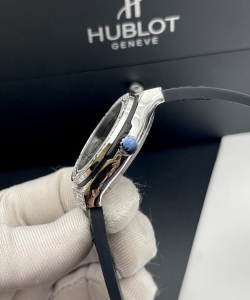 hublot classic fusionwomens black dial 33mm