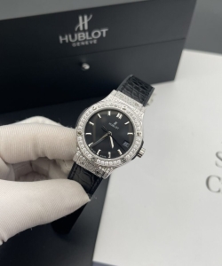 hublot classic fusionwomens black dial 33mm