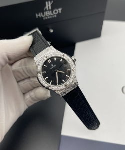 hublot classic fusionwomens black dial 33mm