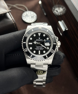 Rolex submariner 116610ln black dial 40mm