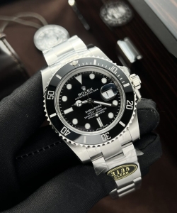 Rolex submariner 116610ln black dial 40mm