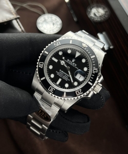 Rolex submariner 116610ln black dial 40mm