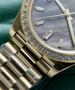 Rolex day-date watch mother of pearl dial president strap 40mm