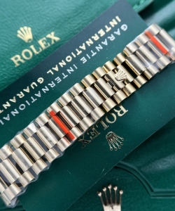 Rolex day-date watch mother of pearl dial president strap 40mm