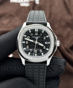 Patek Philippe clone watch aquanaut 5067 black dial rubber strap 35.6mm