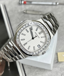 Patek Philippe nautilus 5723 white dial metal wire 40mm