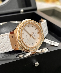 hublotclassic fusion king gold white dial custom moissanite diamonds 38mm