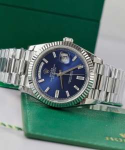 Rolex day-date 228236 dial blue weight 178gram 40mm