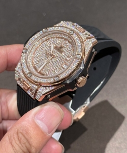 hublot 1:1 watch one click gold wrapped with full moissanite 39mm