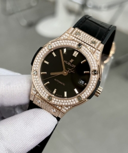 hublot classic fusion king gold with diamonds case 38mm