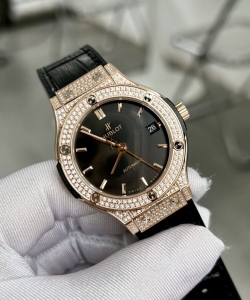 hublot classic fusion king gold with diamonds case 38mm