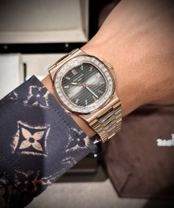 Patek Philippe nautilus 5723 gold wrapped moissanite diamonds 40mm