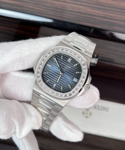 Patek Philippe nautilus 5723 1:1 watch blue dial diamond 40mm