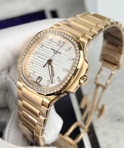 Patek Philippe nautilus 7118 with diamonds bezel 35.2mm