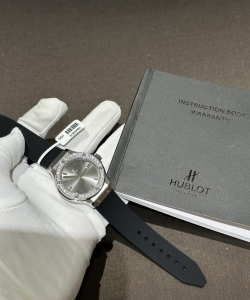 hublot with moissanite diamonds rubber strap 33mm