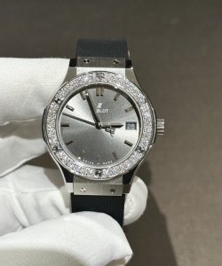 hublot with moissanite diamonds rubber strap 33mm