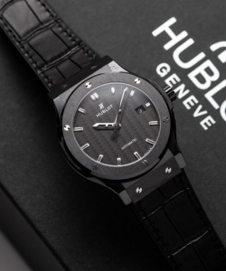 hublot classic fusion ceramic carbon dial leather strap gsf 42mm