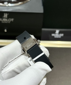 hublot classic fusion with moissanite diamond rubber strap 33mm