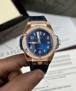 hublot one click king gold with blue dial moissanite 39mm