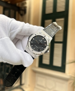 hublot classic fusion diamond black 42mm