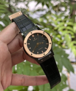 hublot classic fusion ceramic demi gold carbon dial 42mm