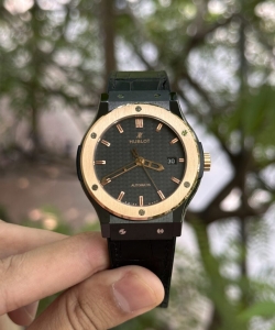 hublot classic fusion ceramic demi gold carbon dial 42mm